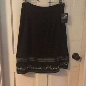 Skirt with embroidered details